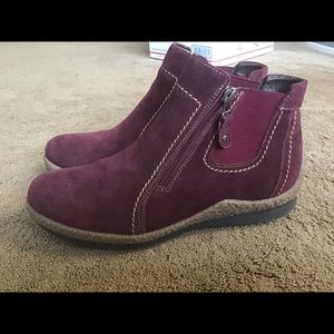 Propet suede boots LIKE NEW, removable insoles